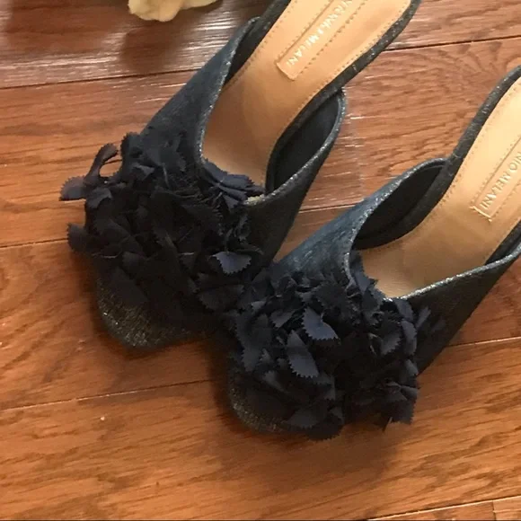 đź’ŽAntonio Melani Mule Heels - Picture 2 of 6